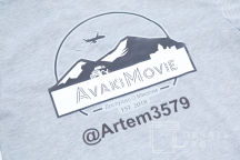 Серая футболка с логотипом «AvakiMovie»